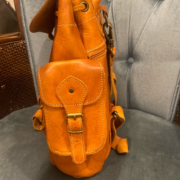 Grafea camel color leather backpack - Picture 3 of 12